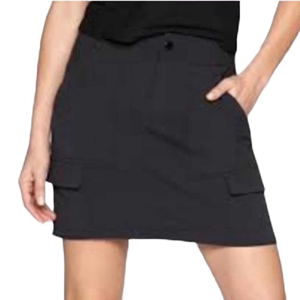 Athleta Women’s Black Cargo Activewear Skirt Skort Size 10